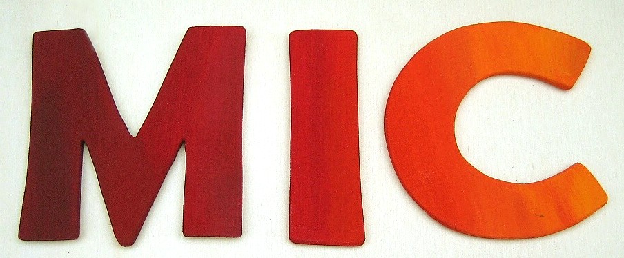 Holzbuchstaben Farbspiel